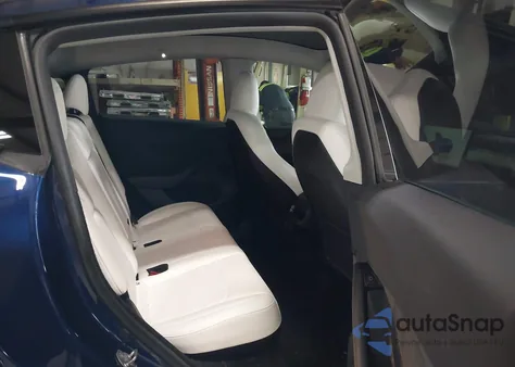 2023 Tesla Model Y Awd/Long Range Dual Motor All-Wheel Drive z USA, uszkodzony, nr VIN 7SAYGDEE4PF871234